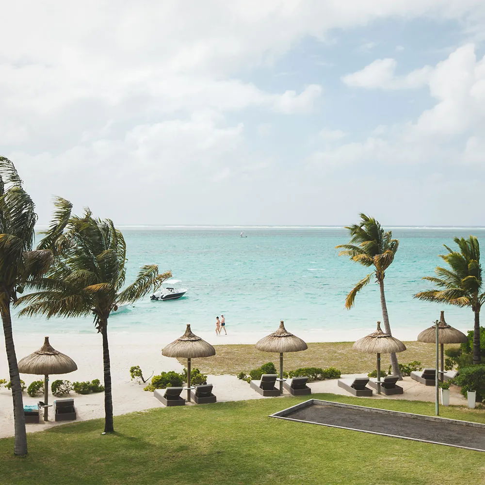 loungers-and-umbrella-on-tropical-beach-F2AH7ZH