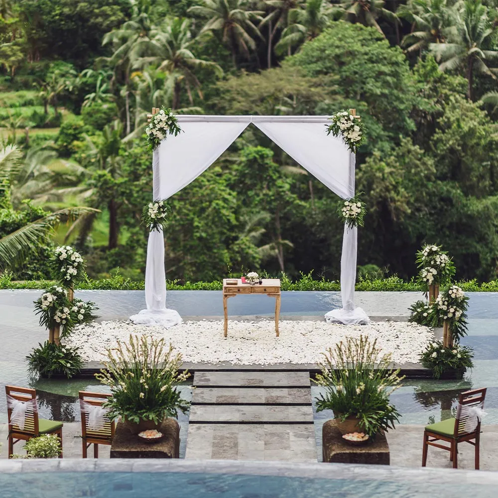 wedding-ceremony-in-tropical-jungle-DM7SJW6